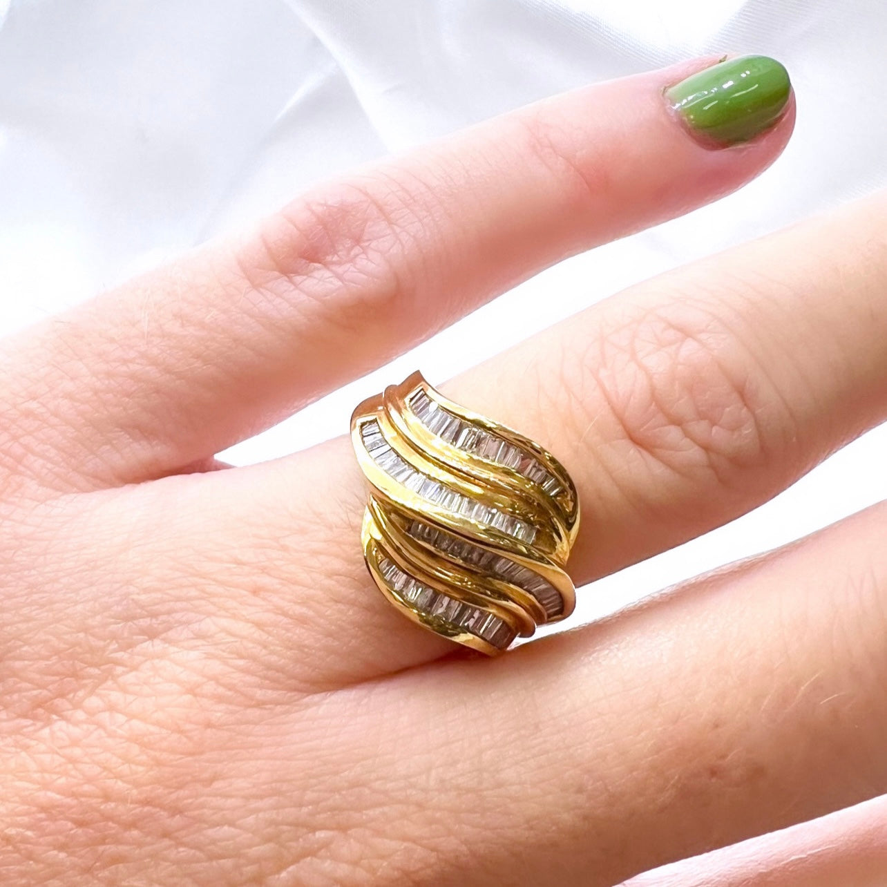 ANILLO ORO Amarillo de 18 Kilates con Brillantes