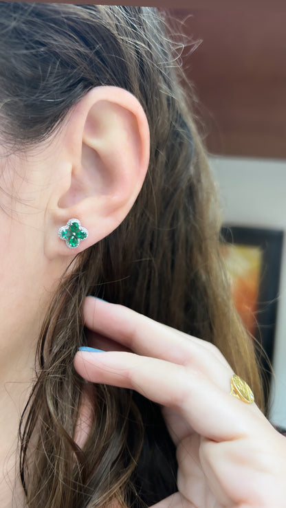 PENDIENTES de DIAMANTES y ESMERALDAS en Oro Blanco