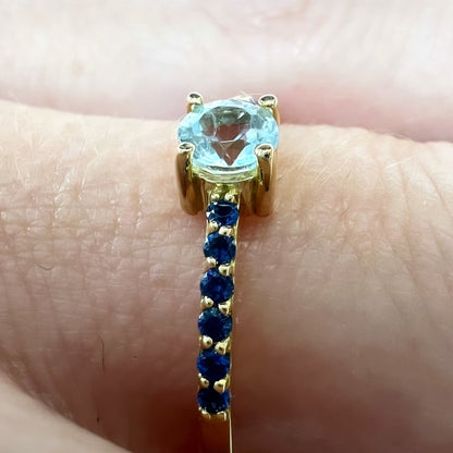 Anillo Oro Amarillo de 18 k Aguamarina y topacios