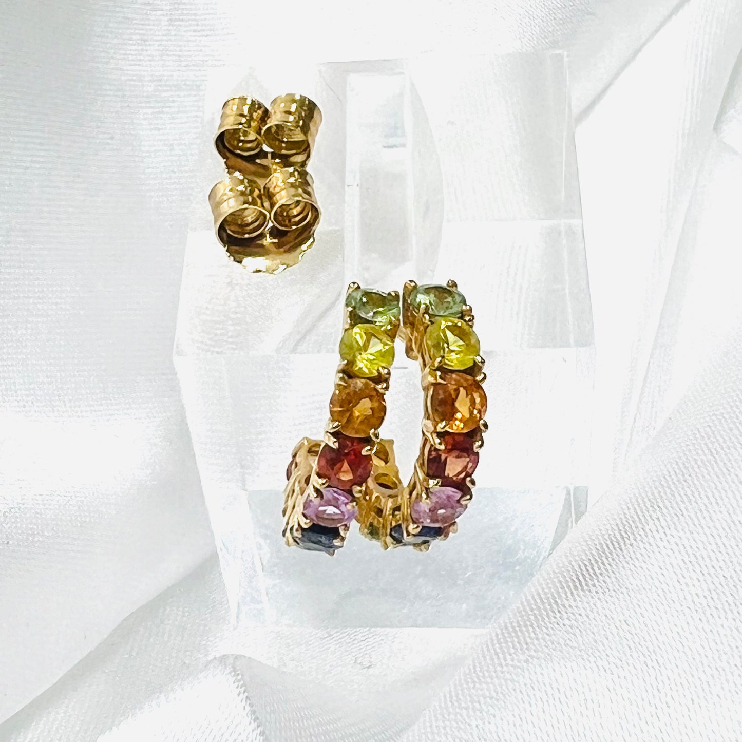 Argollas de Oro Amarillo de 18 kilates con Zafiros de colores, Aretes Oro, Aros mujer