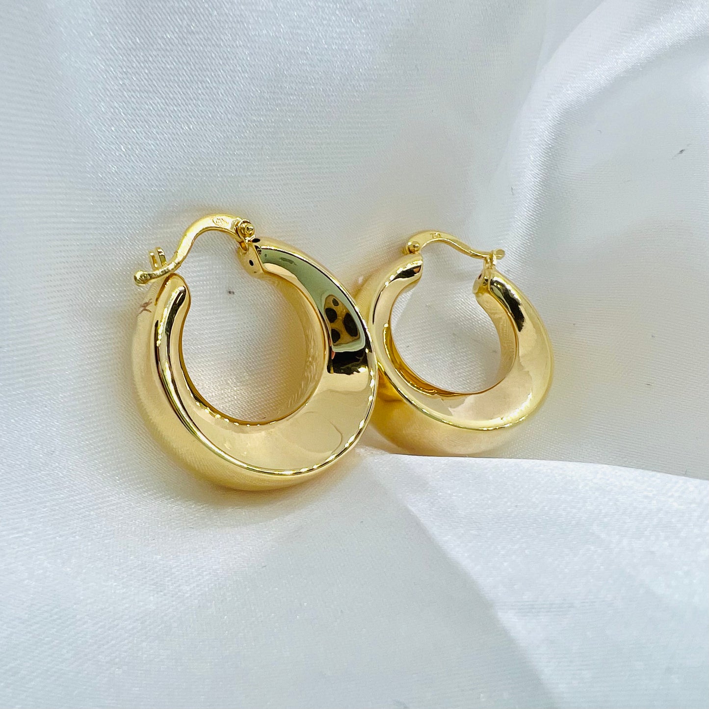 ARGOLLAS De ORO Amarillo 18 kilates  en Forma Redonda Hueca