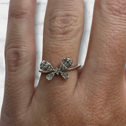 ANILLO ORO Blanco de 18 Kilates con Brillantes &nbsp;en forma de mariposa