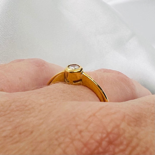 ANILLO COMPROMISO Mujer en Oro Amarillo de 18 Kilates y un Brillante central