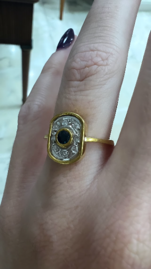 ANILLO  de Oro Amarillo de 18 kilates con Zafiro y Brillantes