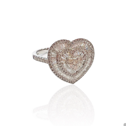 Anillo de Oro Blanco 18 kilates con Diamantes en forma de Corazón