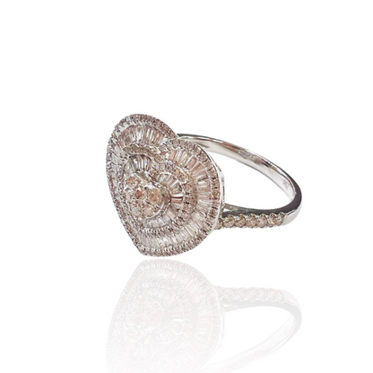 Anillo de Oro Blanco 18 kilates con Diamantes en forma de Corazón