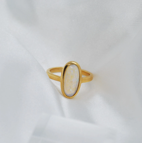 ANILLO ÓPALO en forma Oval, Anillo de Oro Amarillo 18 kl Ópalo, Ópalo Oval 13x7mm, Sortija Oro Amarillo, 4'53 gramos, Anillo Oro Opalo