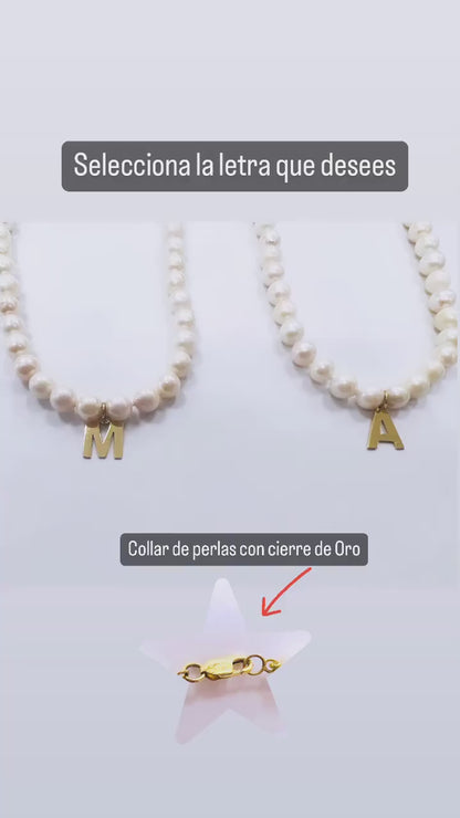 Collar de perlas redondas cultivadas japonesas naturales con cierre de Oro de 18k y letra que desee colgando