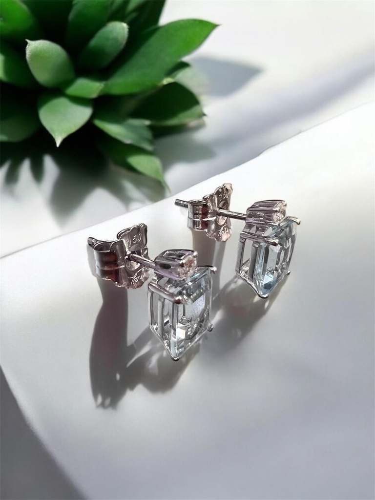 Precioso Pendientes de Aguamarinas Rectangular y Brillantes en Oro Blanco de 18 k