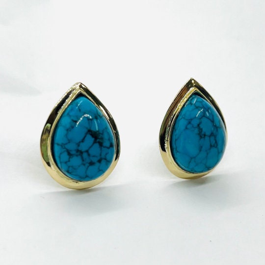 PENDIENTE de TURQUESA de Arizona en forma de GOTA con 11 gramos de Oro Amarillo de 18 Kilates y cierre Omega