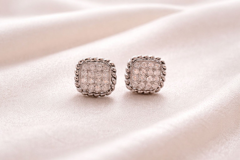 PENDIENTES de forma Cuadrada con Brillantes y en Oro Blanco de 18 kilates