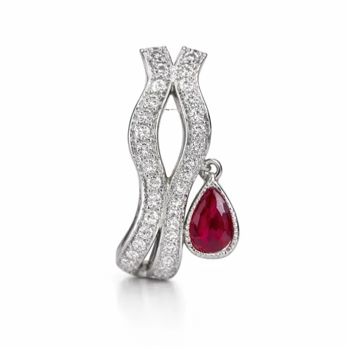 Argolla de Brillantes y Rubí en Oro blanco 18 k