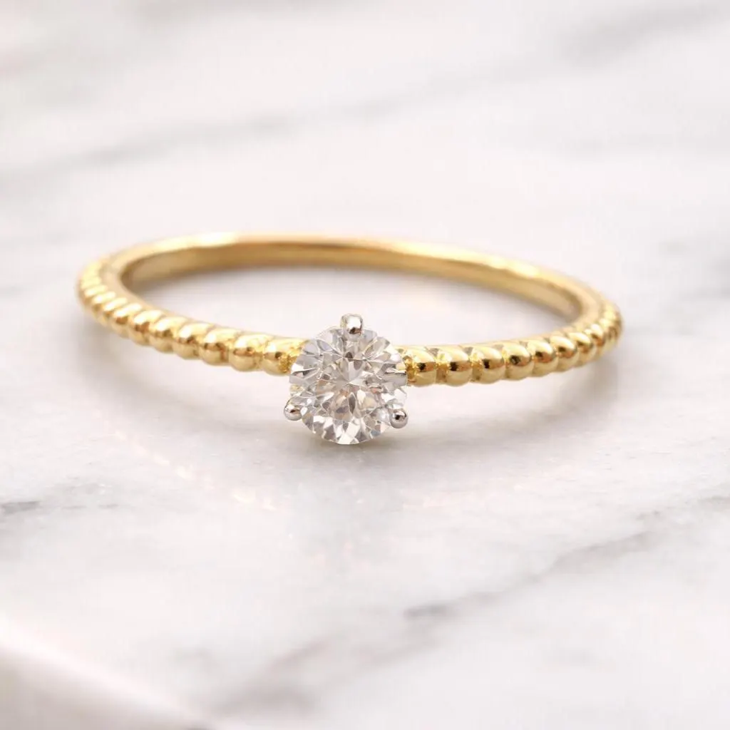 ANILLO Sencillo Mujer, Oro Amarillo de 18 Kilates y un Brillante Central