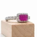 ANILLO de RUBÍ  y BRILLANTES de Oro blanco de 18 kilates