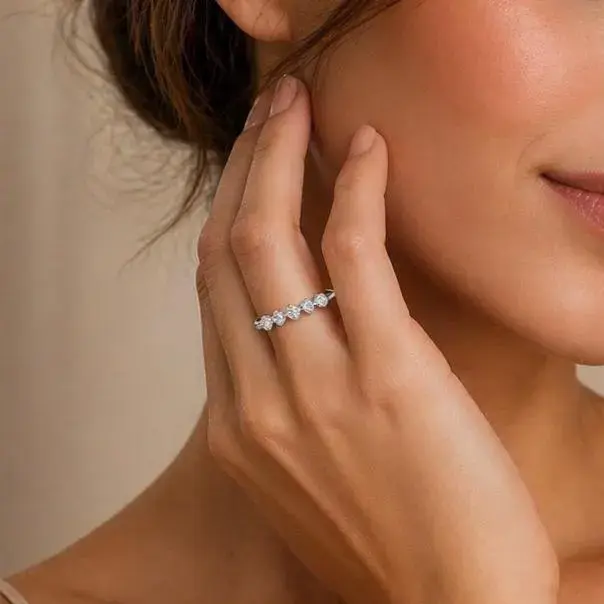 ANILLO Cinquillo de Brillantes en Oro Blanco de 18 k