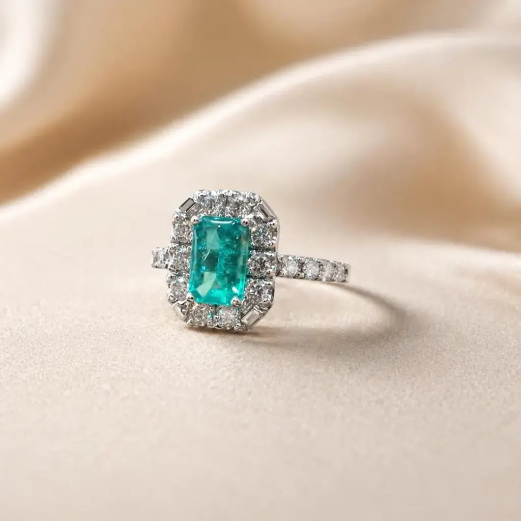 ANILLO ORO Blanco de 18 Kilates Esmeralda Colombiana y Brillantes