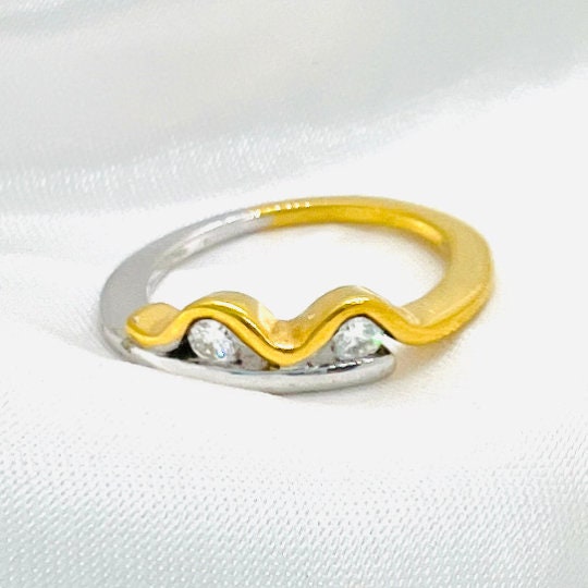 Anillo de Oro blanco y Oro amarillo con dos brillantes 