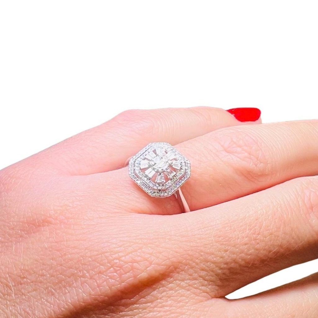 ANILLO Cuadrado ORO Blanco de 18 Kilates con Brillantes