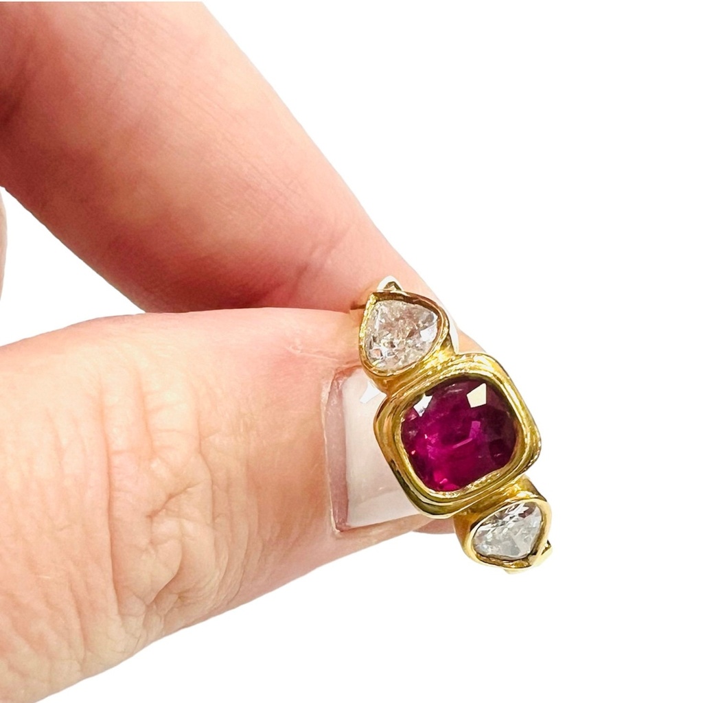 ANILLO BRILLANTES y Rubís en Oro Amarillo  de 18 kilates