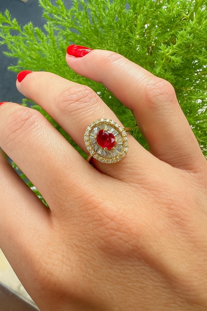 ANILLO RUBÍ 1.80 Kilates Sangre Pichon y DIAMANTES en Oro Amarillo 18k,  Anillo Rubíes y Diamantes Baguettes 0.98K, Anillo Rubi Oscuro