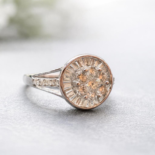 ANILLO ORO Blanco de 18 Kilates con círculo de Brillantes