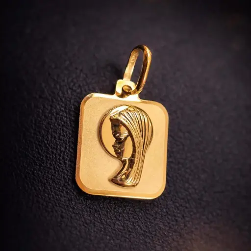 [Co 76] MEDALLA Cuadrada Virgen Niña de Oro Amarillo 18 kilates