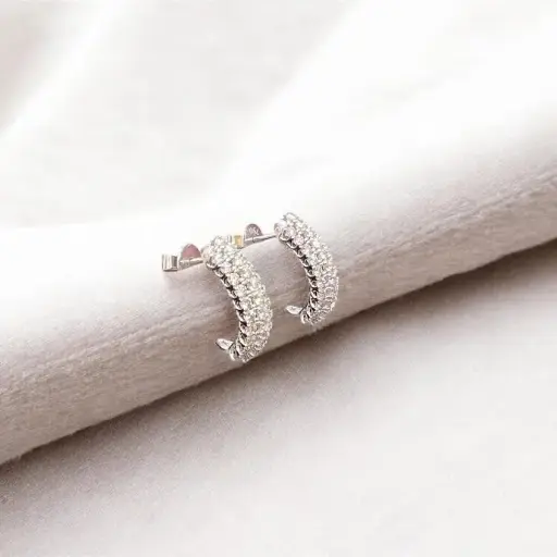 [P 1027] MEDIA ARGOLLA  de ORO Blanco 18 kilates y Brillantes, Pendientes de mujer, Argollas de Oro con brillantes, Aretes de mujer