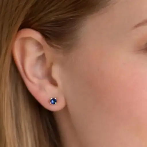 [P 65] PENDIENTES de Oro Blanco de 18 kilates con Zafiros