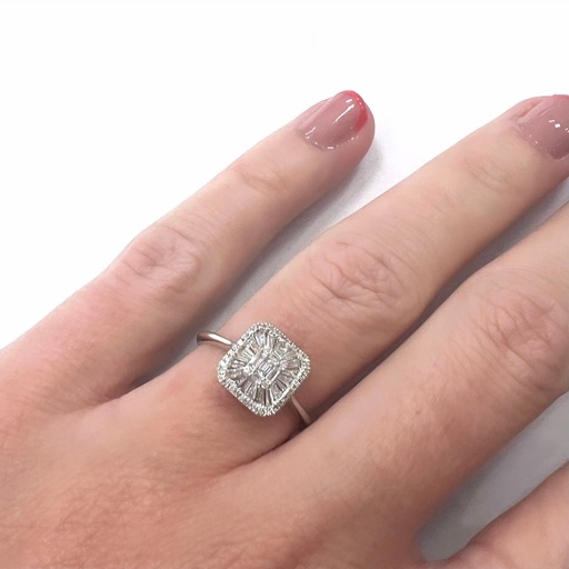 [An 219] ANILLO ORO Blanco de 18 Kilates con Brillantes  en forma CUADRADA