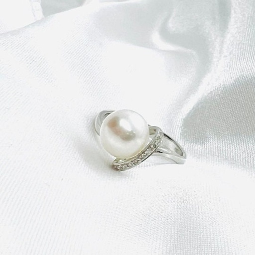 [An 104] ANILLO de PERLA CULTIVADA Japonesa y Brillantes de 0.05 kilates cada uno, Anillo de Oro Blanco de 18 Kilates, Perla y Diamantes, Anillo Oro